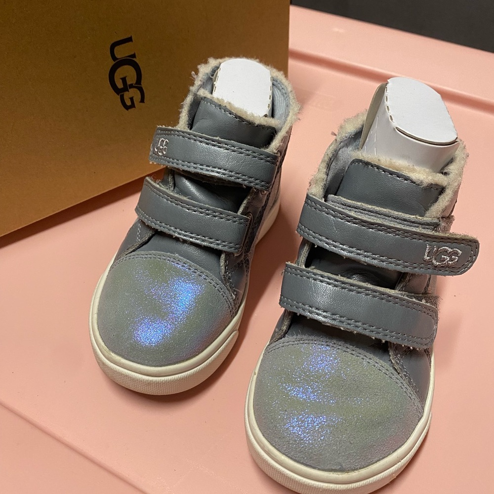 UGG toddler Rennon II shimmer grey shoe